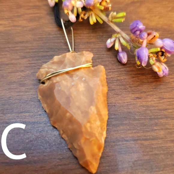 🌿 Natural Stone Arrowhead Necklace 🌿 - Picture 4 of 13